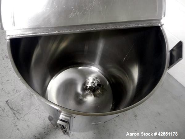 Used 1000 Liter Stainless Steel Lee tank, Model 1000LDBT