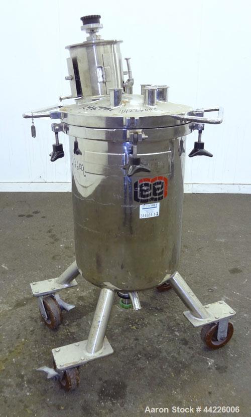 Used Lee Industries Stainless Steel Pressure Tank, 26.4 Gallon, Model 100LCBT