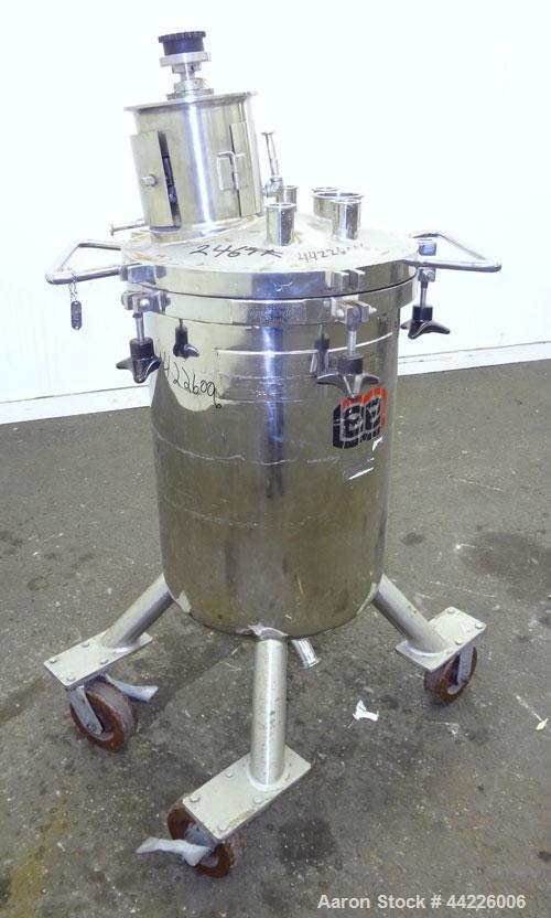 Used Lee Industries Stainless Steel Pressure Tank, 26.4 Gallon, Model 100LCBT