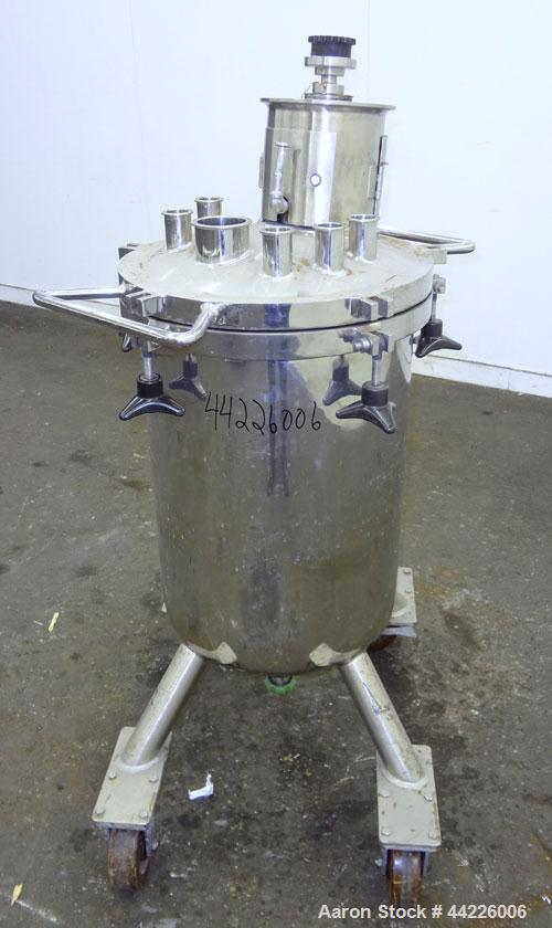 Used Lee Industries Stainless Steel Pressure Tank, 26.4 Gallon, Model 100LCBT