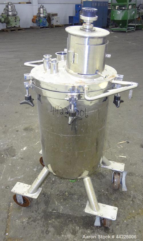 Used Lee Industries Stainless Steel Pressure Tank, 26.4 Gallon, Model 100LCBT
