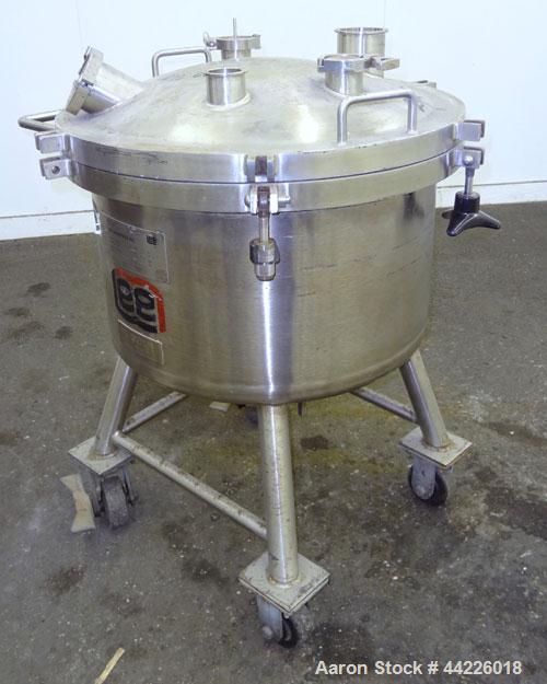 Used 26.4 Gallon Stainless Steel Lee Industries Pressure Tank, Model 100LDBT