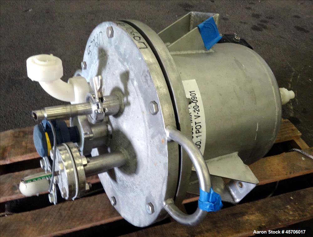 Used Lee Industries Pressure Tank, 10 Gallon, Model 10DBT, 316 Stainless Steel, Vertical. 14" Diameter x 12" straight side, slight dished bolt on top, dish bottom. Internal rated 30psi at -20 to 300 ...