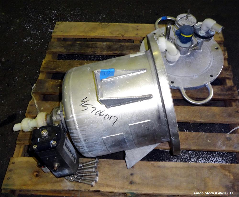 Used Lee Industries Pressure Tank, 10 Gallon, Model 10DBT, 316 Stainless Steel, Vertical. 14" Diameter x 12" straight side, slight dished bolt on top, dish bottom. Internal rated 30psi at -20 to 300 ...