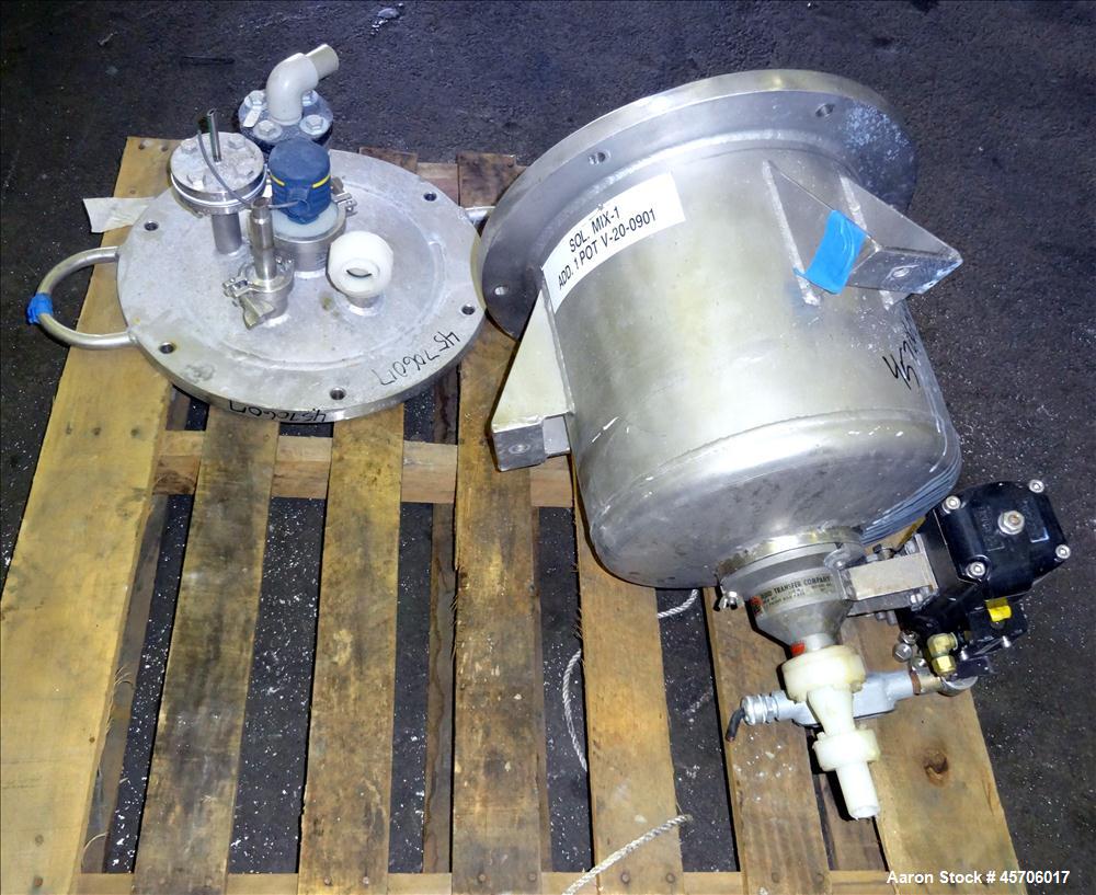 Used Lee Industries Pressure Tank, 10 Gallon, Model 10DBT, 316 Stainless Steel, Vertical. 14" Diameter x 12" straight side, slight dished bolt on top, dish bottom. Internal rated 30psi at -20 to 300 ...