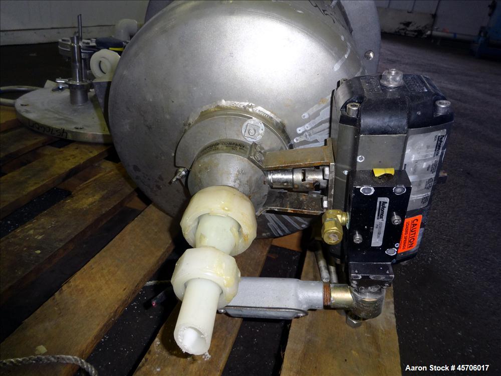Used Lee Industries Pressure Tank, 10 Gallon, Model 10DBT, 316 Stainless Steel, Vertical. 14" Diameter x 12" straight side, slight dished bolt on top, dish bottom. Internal rated 30psi at -20 to 300 ...
