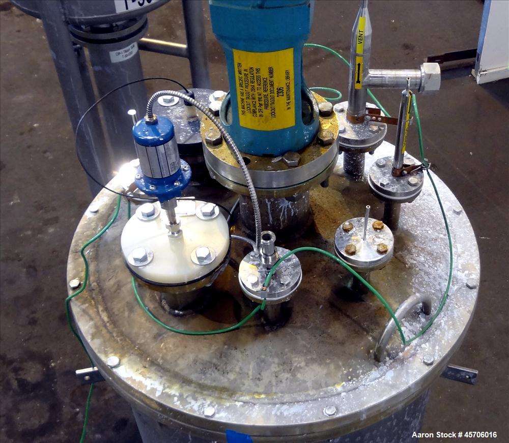 Used Lee Industries Pressure Tank, 113 Gallon, Model 119DBT, Teflon coated 316 Stainless Steel, Vertical, 35" straight side x 30" diameter, flat top with bolt on cover, dish bottom. Internal rated FV...