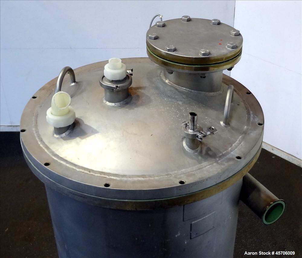 Used Lee Industries Teflon Lined Pressure Tank, 144 Gallon, Model 144DBT, 316 Stainless Steel, Vertical. 30" Diameter x 44" straight side, dished bolt top, dished bottom. Internal rated Full Vacuum/1...