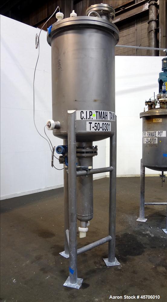 Used Lee Industries Teflon Lined Pressure Tank, 144 Gallon, Model 144DBT, 316 Stainless Steel, Vertical. 30" Diameter x 44" straight side, dished bolt top, dished bottom. Internal rated Full Vacuum/1...