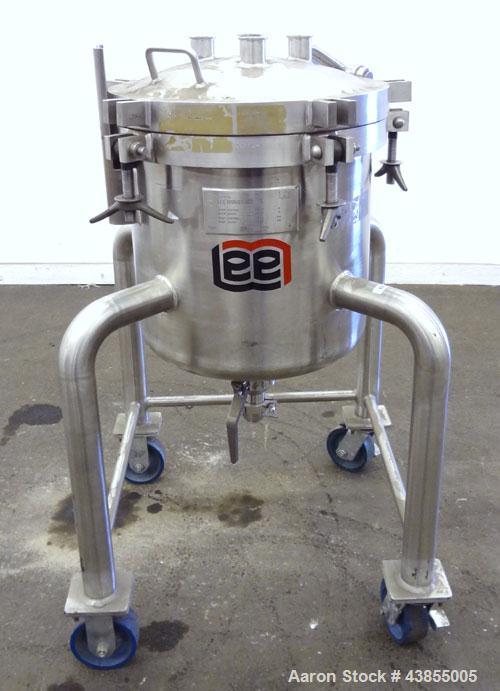Used Lee Industries Pressure Tank, 15 Gallons, Model 15DBT, 316 Stainless Steel, Vertical.  18” Diameter x 16” straight side, dished clamp down top, dished bottom. Internal rated 60 psi at -20 to 308...