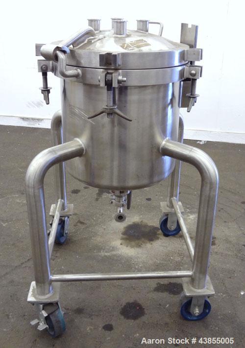 Used Lee Industries Pressure Tank, 15 Gallons, Model 15DBT, 316 Stainless Steel, Vertical.  18” Diameter x 16” straight side, dished clamp down top, dished bottom. Internal rated 60 psi at -20 to 308...