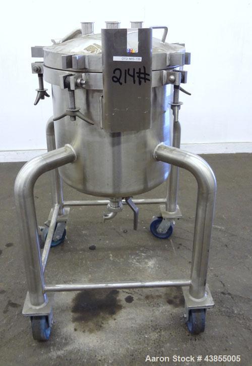 Used Lee Industries Pressure Tank, 15 Gallons, Model 15DBT, 316 Stainless Steel, Vertical.  18” Diameter x 16” straight side, dished clamp down top, dished bottom. Internal rated 60 psi at -20 to 308...