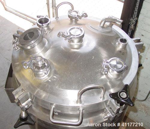 Used Lee Industries Pressure Tank, 50 Gallon, Model 200LDBT, Stainless Steel, Vertical. 22" diameter x 36" straight side, dished clamp top, dish bottom. Internal designed for vacuum, and rated 50 psi...