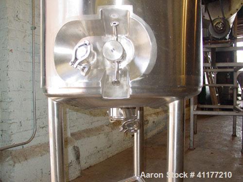 Used Lee Industries Pressure Tank, 50 Gallon, Model 200LDBT, Stainless Steel, Vertical. 22" diameter x 36" straight side, dished clamp top, dish bottom. Internal designed for vacuum, and rated 50 psi...