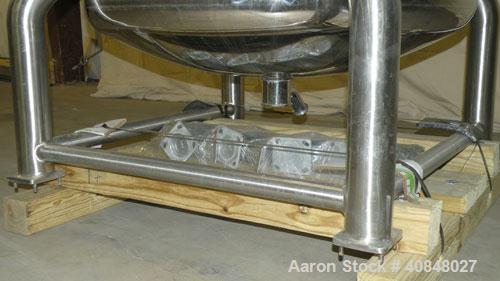 Used Lee Industries Polished Pressure Tank, Model 250DBT, 250 gallon, 316 stainless steel, vertical. 40" diameter x 42" straight side, dished top and bottom. Internal designed for vacuum service and ...