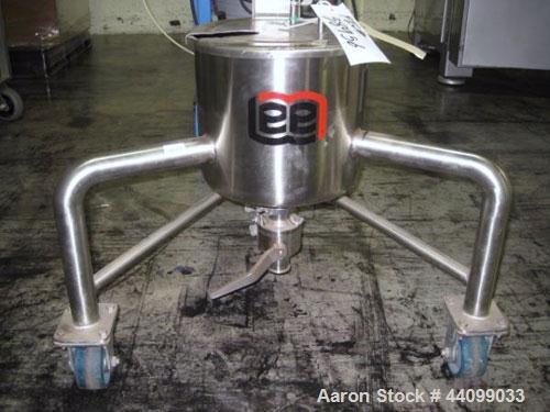 Used Lee Tank, 3 Gallon, Model 3DBT. Stainless steel construction, 12" diameter x 10" straight side, 1.5" CBO, on stainless steel legs, serial # C1450A