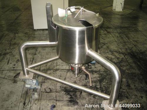 Used Lee Tank, 3 Gallon, Model 3DBT. Stainless steel construction, 12" diameter x 10" straight side, 1.5" CBO, on stainless steel legs, serial # C1450A