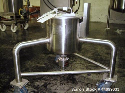 Used Lee Tank, 3 Gallon, Model 3DBT. Stainless steel construction, 12" diameter x 10" straight side, 1.5" CBO, on stainless steel legs, serial # C1450A