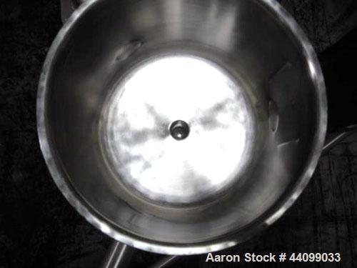 Used- Lee Tank, 3 Gallon, Model 3DBT. Stainless steel construction, 12" diameter x 10" straight side, 1.5" CBO, on stainless...