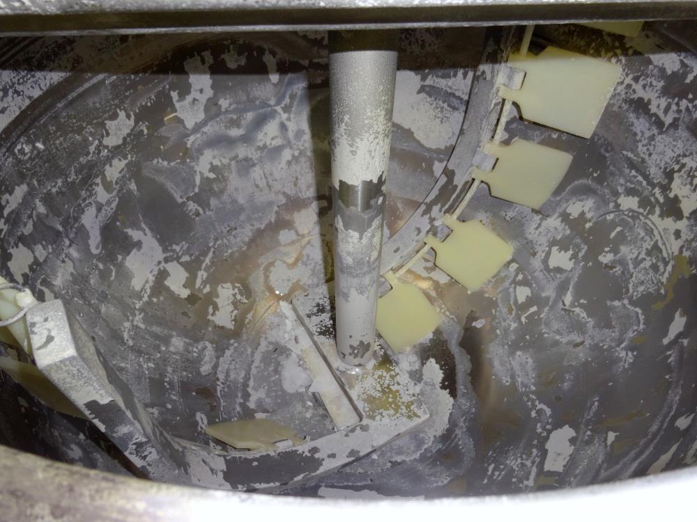 Used Lee Industries Tank, 40 Gallon, Model 40SSA7S, 316 Stainless Steel. 26" Diameter x approximately 18" deep. Flat top, open top with (2) 1/3 covers, hemispherical bottom. Top entering fixed mounte...