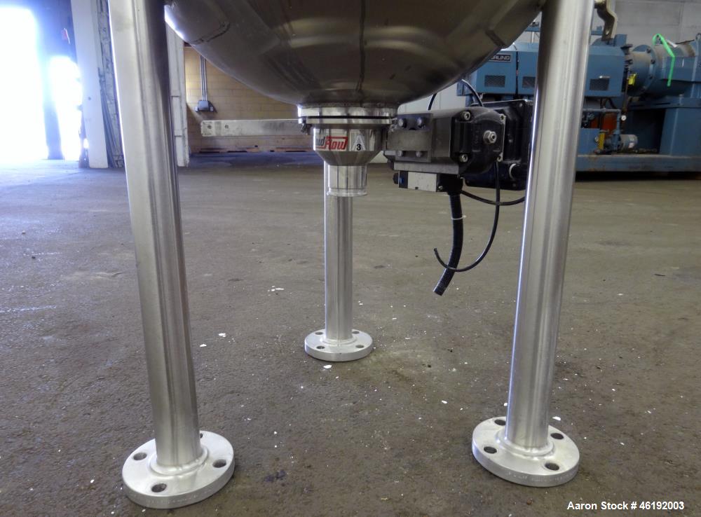 Used Lee Industries Tank, 40 Gallon, Model 40SSA7S, 316 Stainless Steel. 26" Diameter x approximately 18" deep. Flat top, open top with (2) 1/3 covers, hemispherical bottom. Top entering fixed mounte...
