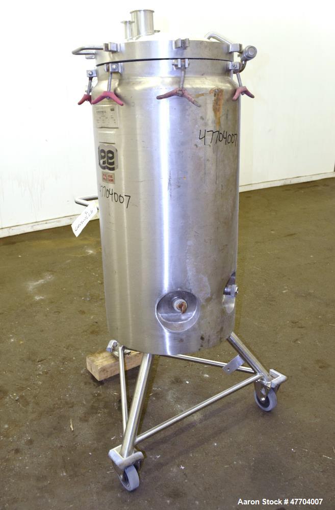 Used Lee Industries Pressure Tank, 41 Gallon, Model 41DBT, 316L Stainless Steel, Vertical. 18" Diameter x 33" straight side, hinged dish top, dish bottom. Internal designed for vacuum service & rated...