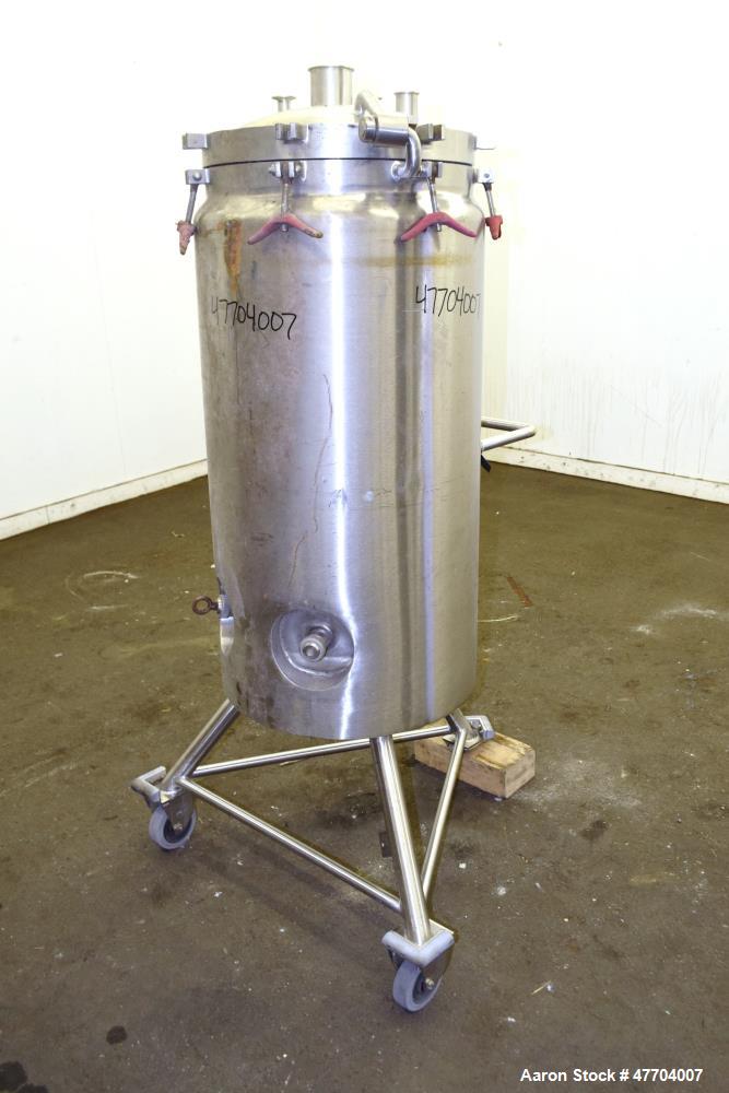 Used Lee Industries Pressure Tank, 41 Gallon, Model 41DBT, 316L Stainless Steel, Vertical. 18" Diameter x 33" straight side, hinged dish top, dish bottom. Internal designed for vacuum service & rated...