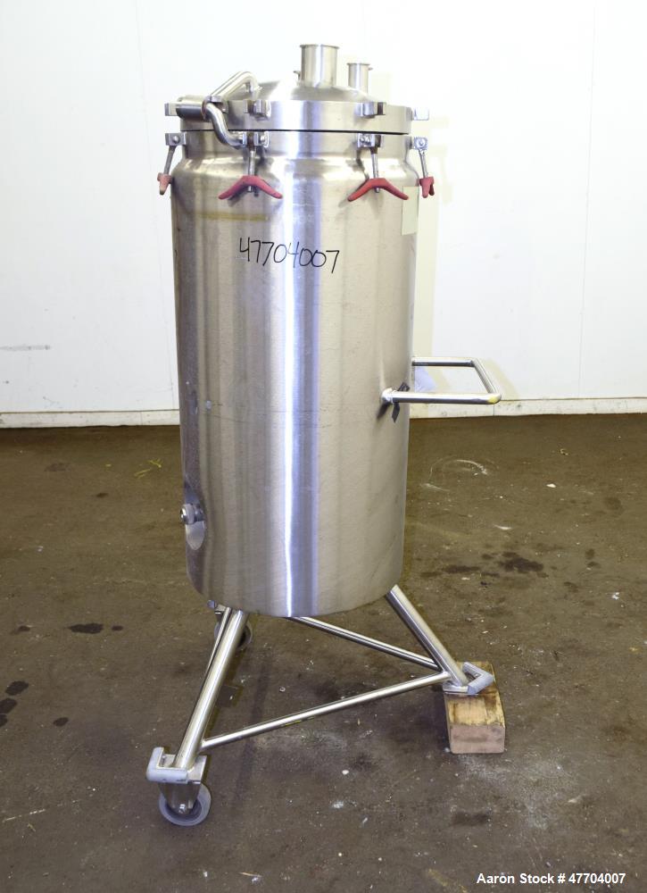 Used Lee Industries Pressure Tank, 41 Gallon, Model 41DBT, 316L Stainless Steel, Vertical. 18" Diameter x 33" straight side, hinged dish top, dish bottom. Internal designed for vacuum service & rated...