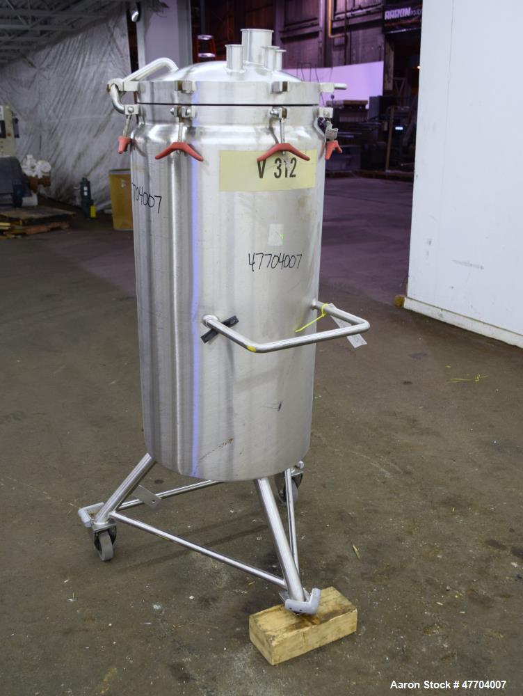 Used Lee Industries Pressure Tank, 41 Gallon, Model 41DBT, 316L Stainless Steel, Vertical. 18" Diameter x 33" straight side, hinged dish top, dish bottom. Internal designed for vacuum service & rated...