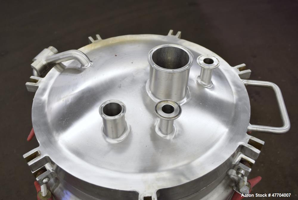 Used Lee Industries Pressure Tank, 41 Gallon, Model 41DBT, 316L Stainless Steel, Vertical. 18" Diameter x 33" straight side, hinged dish top, dish bottom. Internal designed for vacuum service & rated...