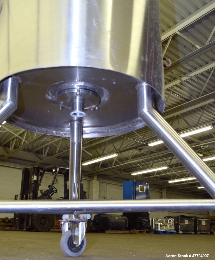 Used Lee Industries Pressure Tank, 41 Gallon, Model 41DBT, 316L Stainless Steel, Vertical. 18" Diameter x 33" straight side, hinged dish top, dish bottom. Internal designed for vacuum service & rated...