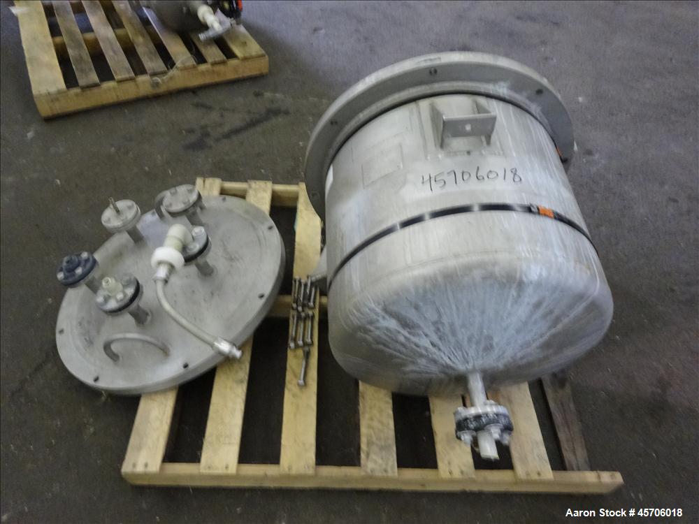 Used Lee Industries Pressure Tank, 45 Gallon, Model 45DBT, 316 Stainless Steel, Vertical. Approximate 24" diameter x 18" straight side, slight dished bolt on top, dish bottom. Internal rated 30 psi a...