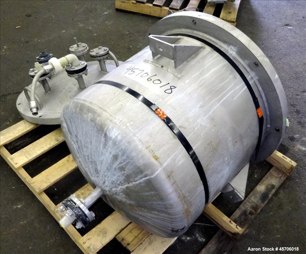 Used Lee Industries Pressure Tank, 45 Gallon, Model 45DBT, 316 Stainless Steel, Vertical. Approximate 24" diameter x 18" straight side, slight dished bolt on top, dish bottom. Internal rated 30 psi a...