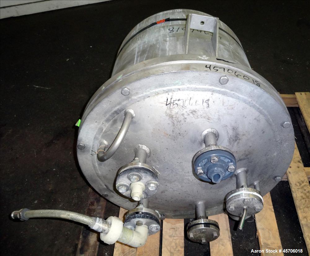 Used Lee Industries Pressure Tank, 45 Gallon, Model 45DBT, 316 Stainless Steel, Vertical. Approximate 24" diameter x 18" straight side, slight dished bolt on top, dish bottom. Internal rated 30 psi a...