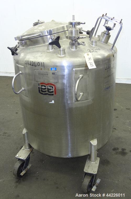 Used Lee Industries Pressure Tank, 132.1 Gallon (500 Liter), Model 500LDBT, 316 Stainless Steel, Vertical. Approximate 34” diameter x 30” straight side. Dished top and bottom. Internal rated Full Vac...