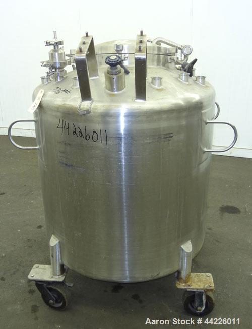 Used Lee Industries Pressure Tank, 132.1 Gallon (500 Liter), Model 500LDBT, 316 Stainless Steel, Vertical. Approximate 34” diameter x 30” straight side. Dished top and bottom. Internal rated Full Vac...