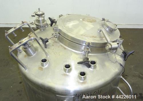 Used Lee Industries Pressure Tank, 132.1 Gallon (500 Liter), Model 500LDBT, 316 Stainless Steel, Vertical. Approximate 34” diameter x 30” straight side. Dished top and bottom. Internal rated Full Vac...