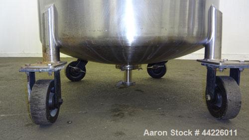 Used Lee Industries Pressure Tank, 132.1 Gallon (500 Liter), Model 500LDBT, 316 Stainless Steel, Vertical. Approximate 34” diameter x 30” straight side. Dished top and bottom. Internal rated Full Vac...