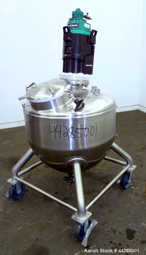 Used Lee Industries Tank,  50 Gallon, Model 50A, 316 Stainless Steel, Vertical. Approximate 30” diameter x 27” deep. Dished top, hemispherical bottom. Off center Lightning Vektor air operated agitato...