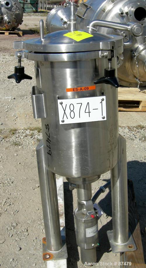 USED: Lee Industries tank, 9 gallon, 304 stainless steel, vertical. 12" diameter x 18" straight side. Dished hinged top, dished bottom. Top entering spray nozzle. Openings: side 1-1/2"; approximate 1...