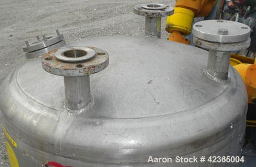 Used Lee Metal Products Pressure Tank, 100 gallon, model DBT, 316 stainless steel, vertical. Approximate 30" diameter x 34" straight side, dish top and bottom. Internal rated 25 and full vacuum at 25...