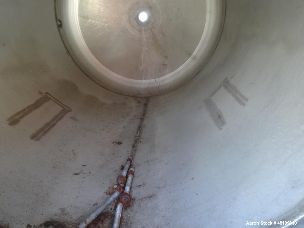 Used Lowe-Mar Tank, Approximately 350 Gallon, 304 Stainless Steel, Vertical.