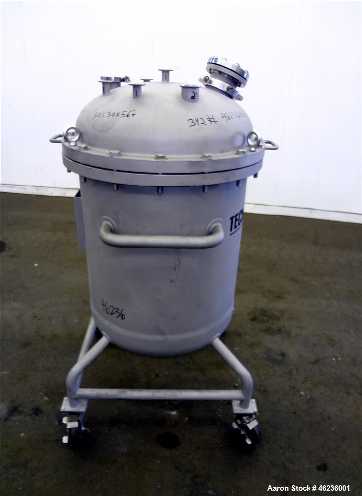Used Meyer Tool & Mfg Pressure Tank Filter, 200 Liter (52.83 Gallon) Capacity, 316L Stainless Steel, Vertical. 23.625" Diameter x 22" straight side. Dished bolt on top head and dished bottom head. De...