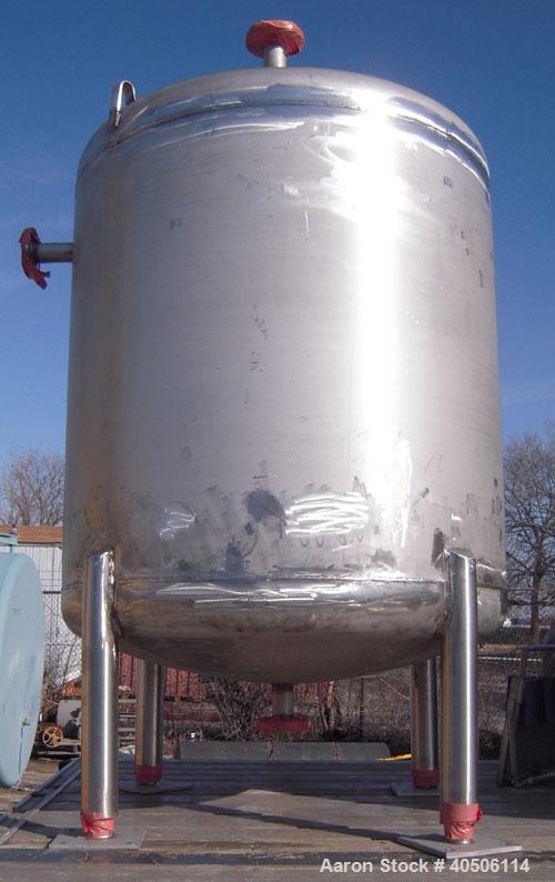 Unused- Mueller Pressure Tank, 350 Gallon, Model "F", 304L Stainless steel, Vertical. 48" diameter 40" straight side, dished top and bottom. Internal rated 30 psi at 200 deg.f., and -20 deg.f. at 30 ...