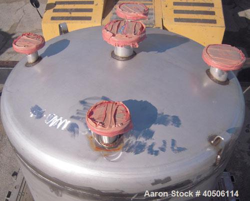 Unused- Mueller Pressure Tank, 350 Gallon, Model "F", 304L Stainless steel, Vertical. 48" diameter 40" straight side, dished top and bottom. Internal rated 30 psi at 200 deg.f., and -20 deg.f. at 30 ...