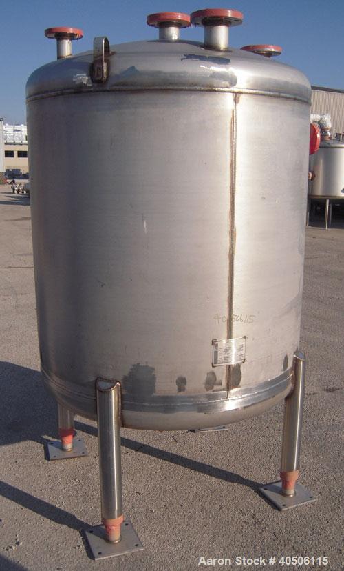 Unused- Mueller Pressure Tank, 350 Gallon, Model "F", 304L Stainless steel, Vertical. 48" diameter 40" straight side, dished top and bottom. Internal rated 30 psi at 200 deg.f., and -20 deg.f. at 30 ...