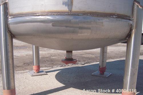 Unused- Mueller Pressure Tank, 350 Gallon, Model "F", 304L Stainless steel, Vertical. 48" diameter 40" straight side, dished top and bottom. Internal rated 30 psi at 200 deg F and -20 deg F at 30 psi...
