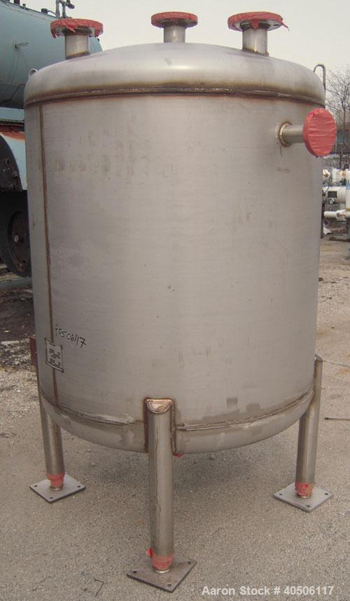 Unused- Mueller Pressure Tank, 350 Gallon, Model "F", 304L stainless steel, vertical. 48" diameter 40" straight side, dished top and bottom. Internal rated 30 psi at 200 deg F and -20 deg F at 30 psi...