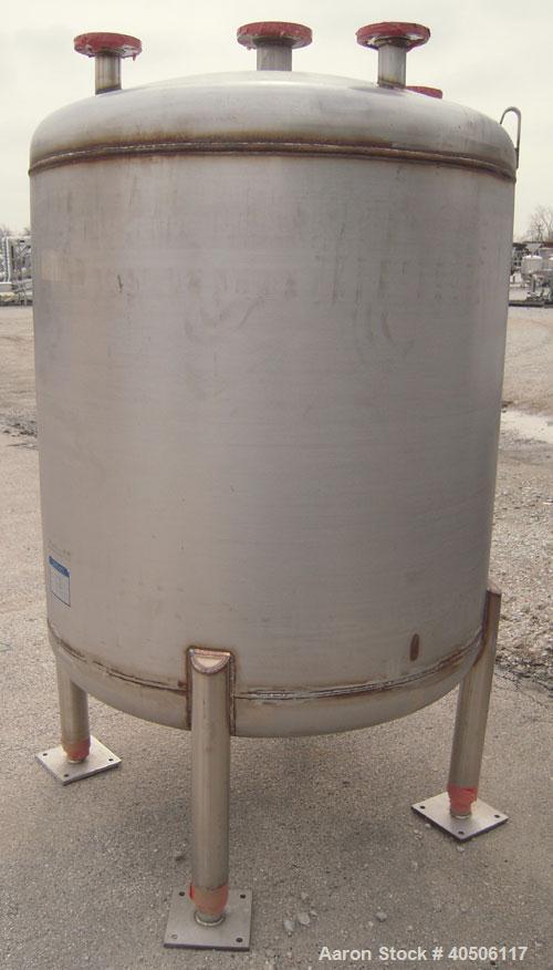 Unused- Mueller Pressure Tank, 350 Gallon, Model "F", 304L stainless steel, vertical. 48" diameter 40" straight side, dished top and bottom. Internal rated 30 psi at 200 deg F and -20 deg F at 30 psi...