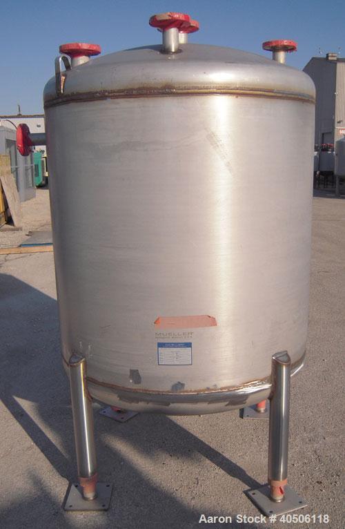 Unused- Mueller Pressure Tank, 350 Gallon, Model "F", 304L stainless steel, vertical. 48" diameter 40" straight side, dished top and bottom. Internal rated 30 psi at 200 deg F and -20 deg F at 30 psi...